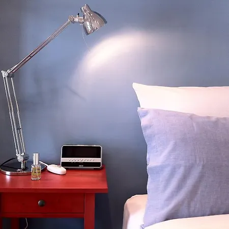 Apartment Red & Blue *